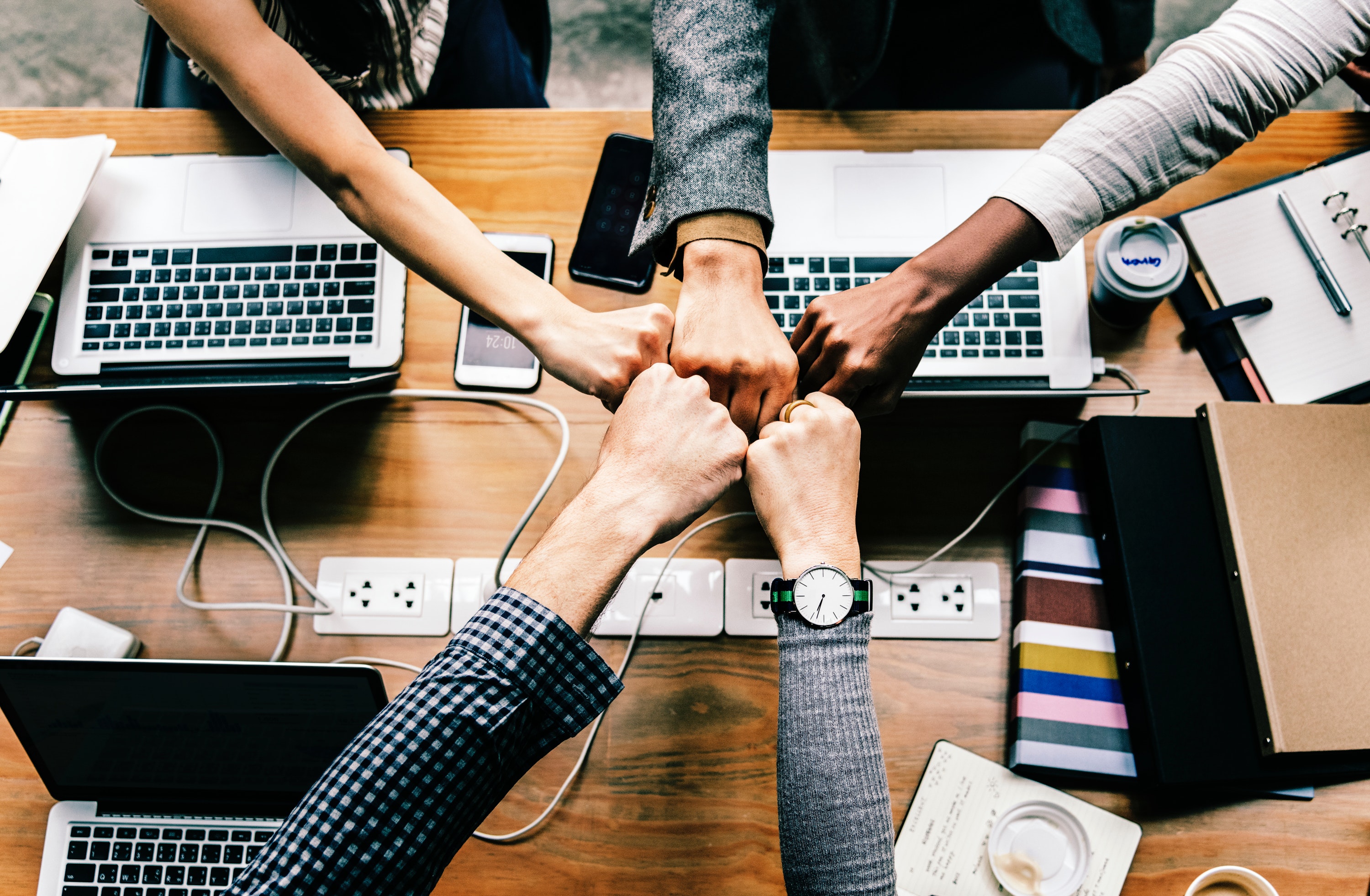 bump-collaboration-colleagues-1068523.jpg